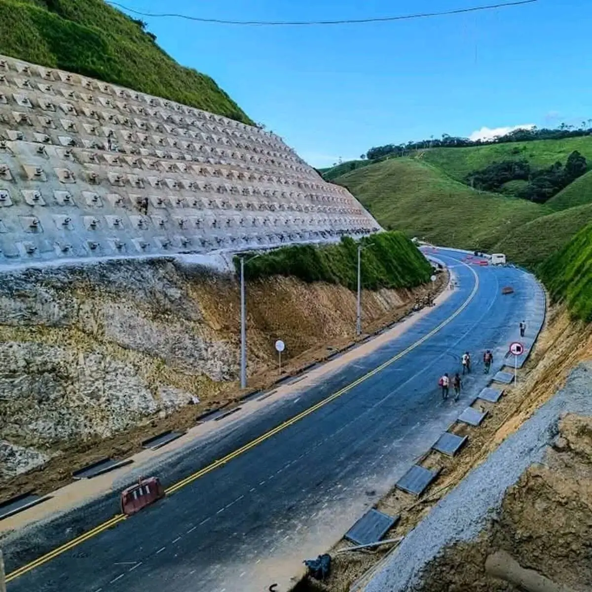 Obras en la nueva via de Medellin a Caucasia