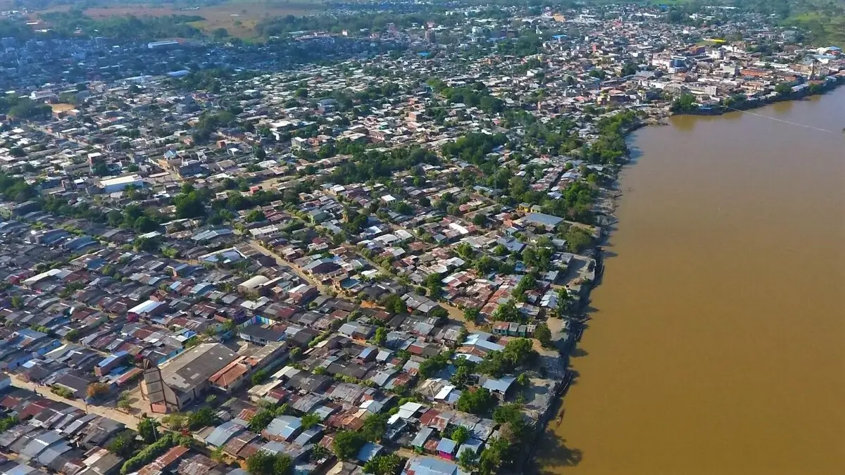 Rio Cauca en su cruce por caucasia